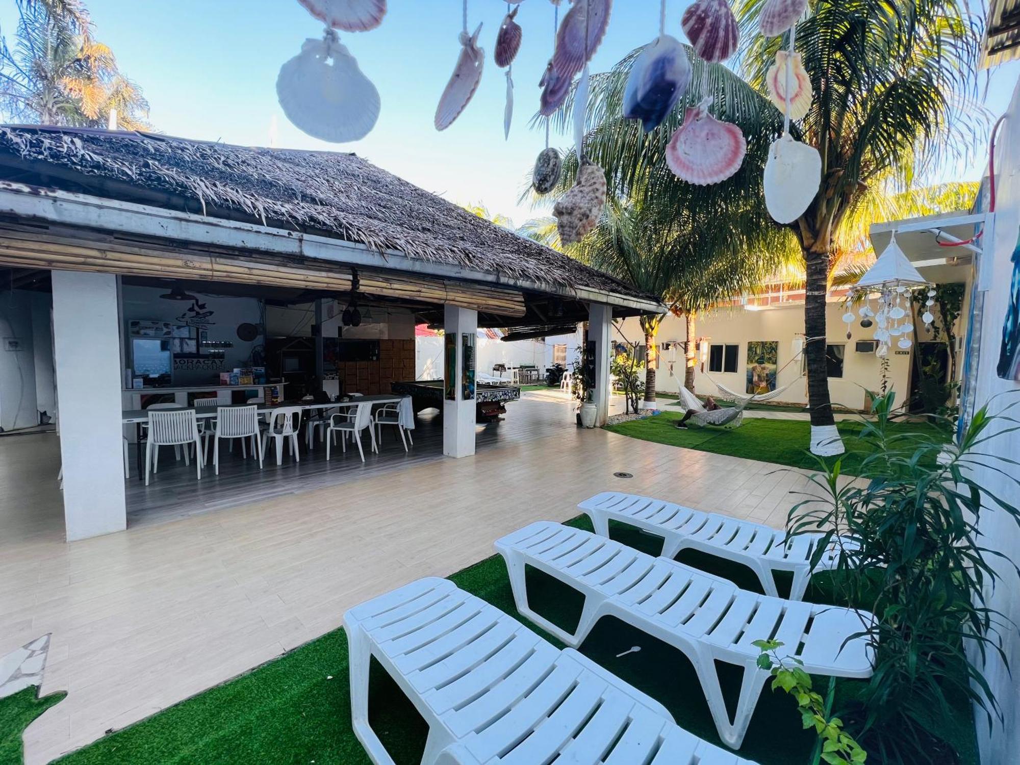 Хостел Boracay Backpackers Balabag  Экстерьер фото